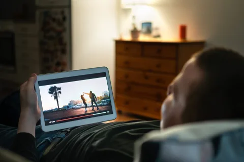 Viaplay sænker prisen – hvis du er frisk på reklamer